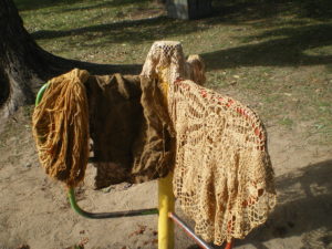 Teinture à l'oignon sur laine et coton