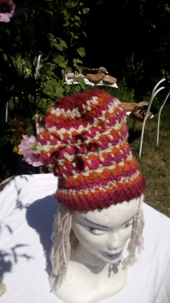 Bonnet, mouton, crochet, teinture naturelle, cochenille, garance