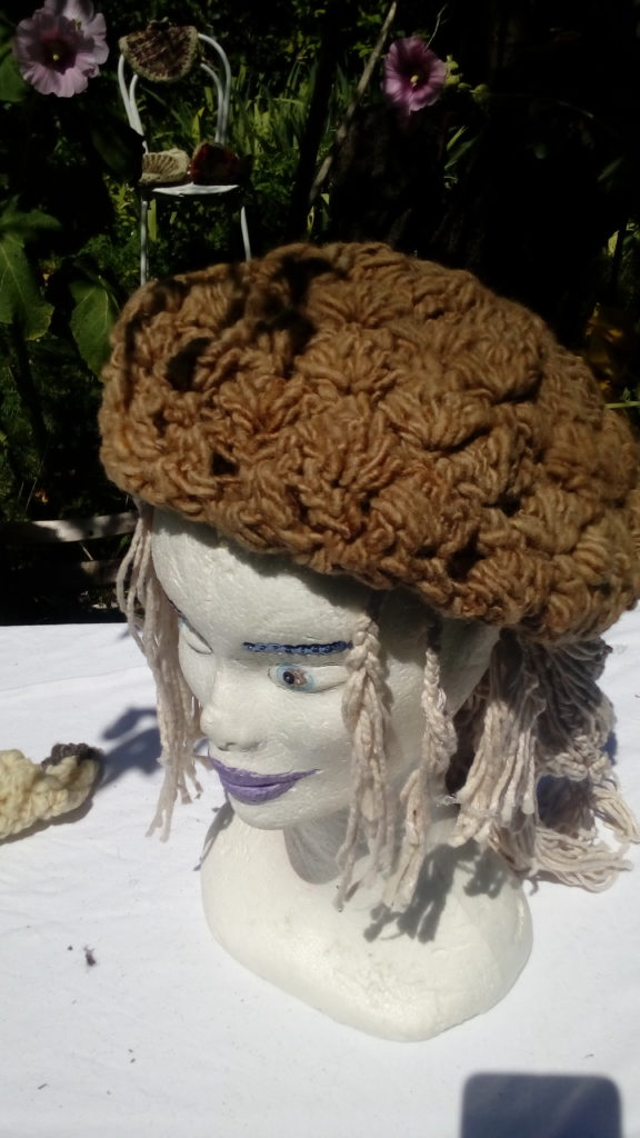 Bonnet, béret,, mouton, filé main, teinture naturelle, crochet