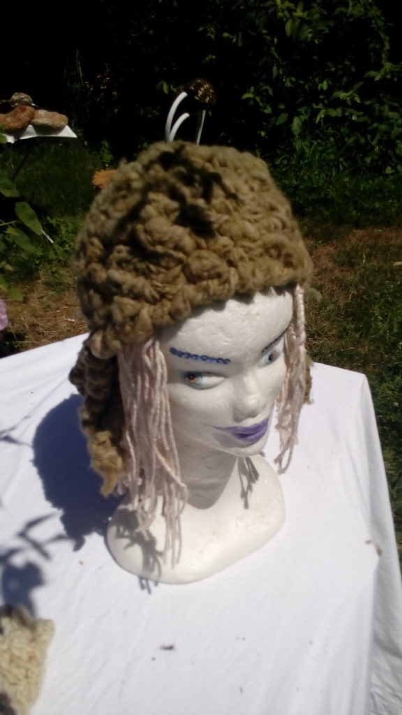 Bonnet, mouton, teinture naturelle, filé main, crochet