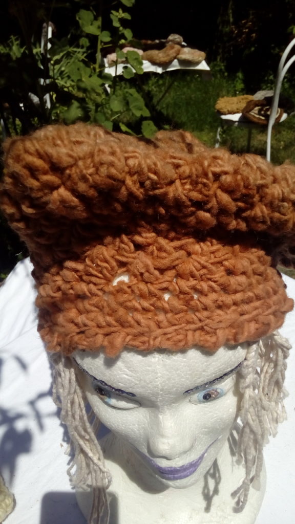 Bonnett, mouton, teinture naturelle, filé main, crochet