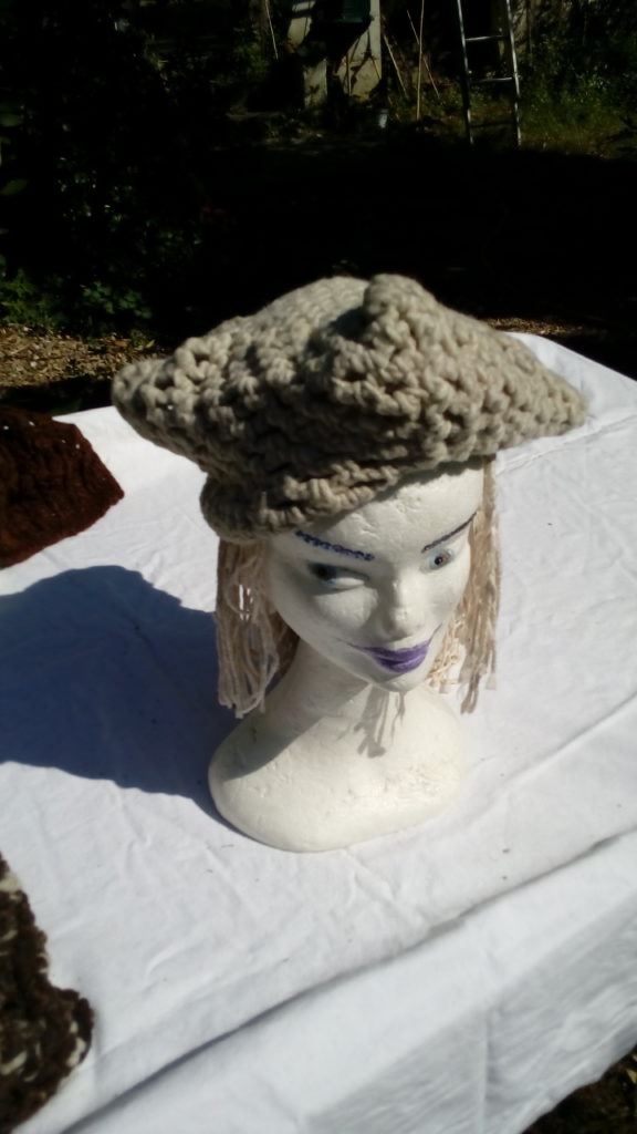 Bonnet hexagonal, gris naturel, mouton, crochet