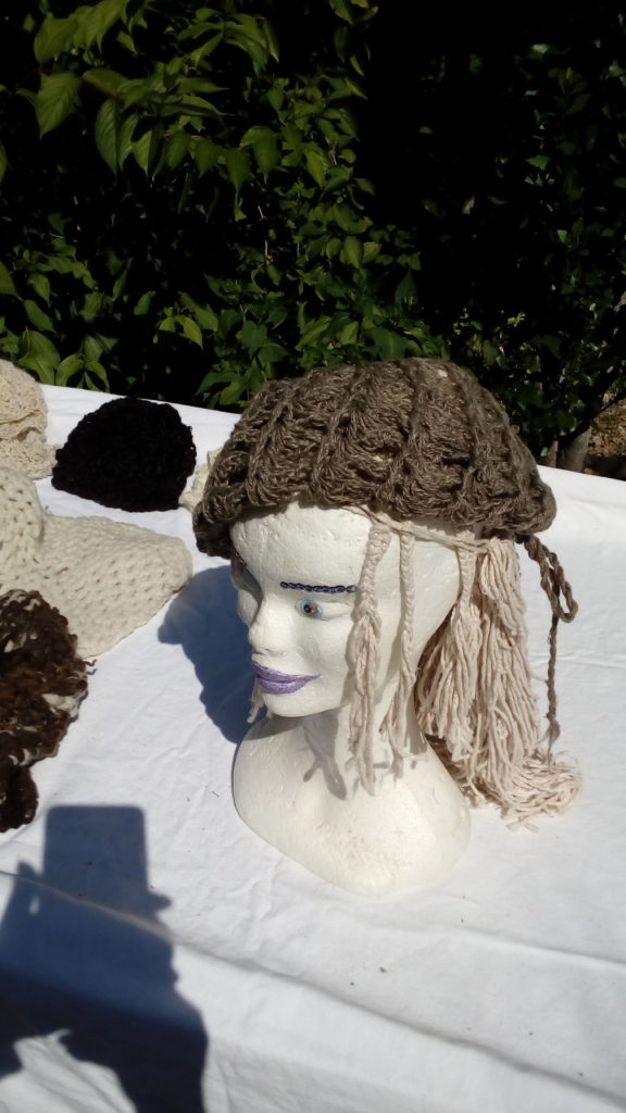 bonnet, laine fine, teinture naturelle, ajouré, crochet