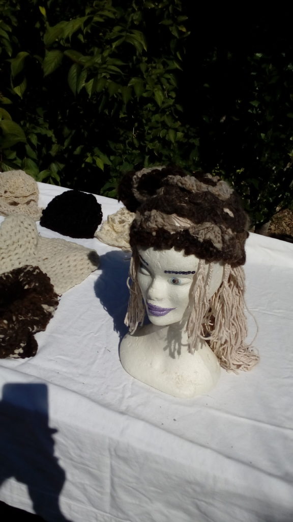 Bonnet mouton, blanc et marron naturel, crochet