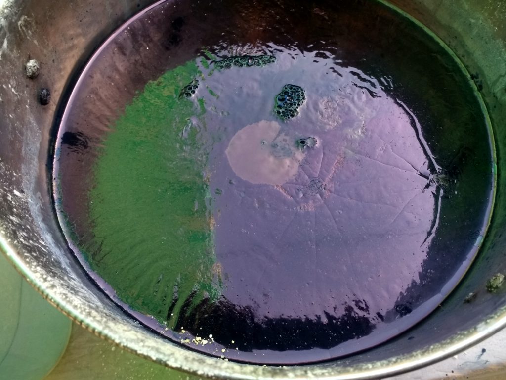 Bain d'indigo prêt à être testé