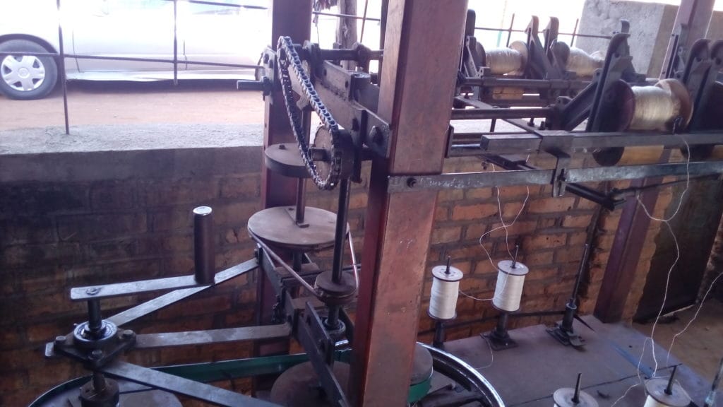 Machine pour mouliner la soie, chez mon ami Hilaire, à Talata, Madagascar