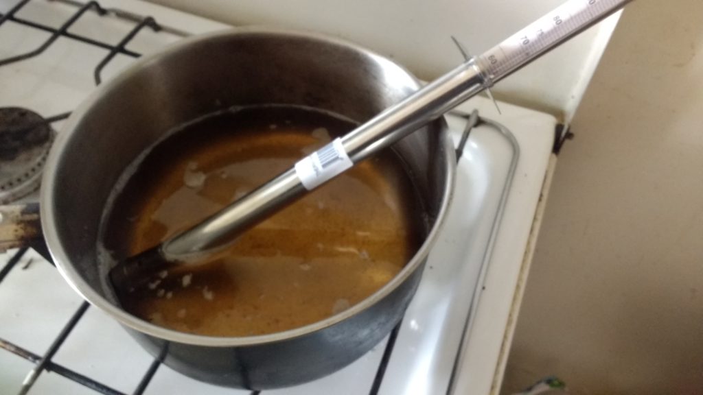 graisse fondue à 60ºC pour le savon