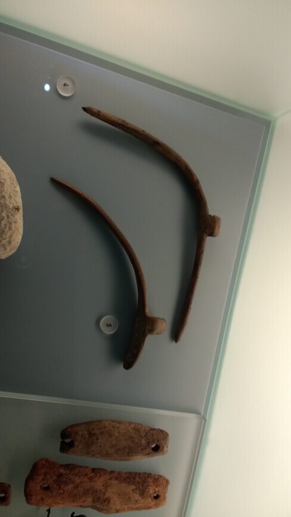 Outil néolithique à tisser des filets