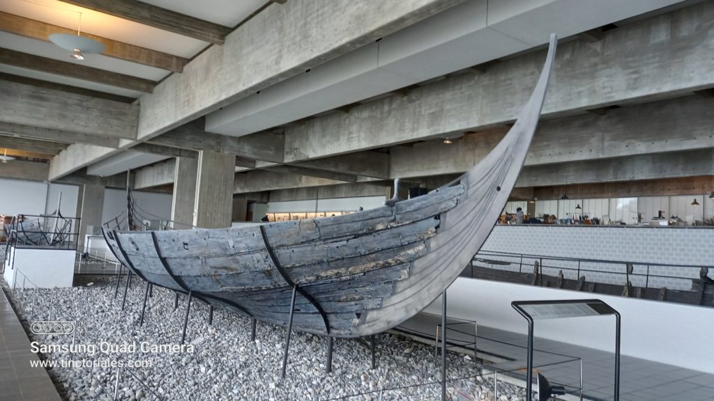 Un des navires vikings reconstitués