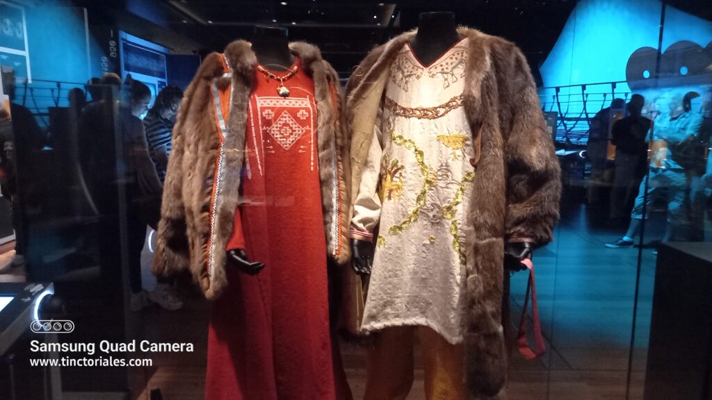 Les conditions de conservation étant des meilleures, ces tenues viking ont pu être reconstitués par des spécialistes présents au Braids 2022