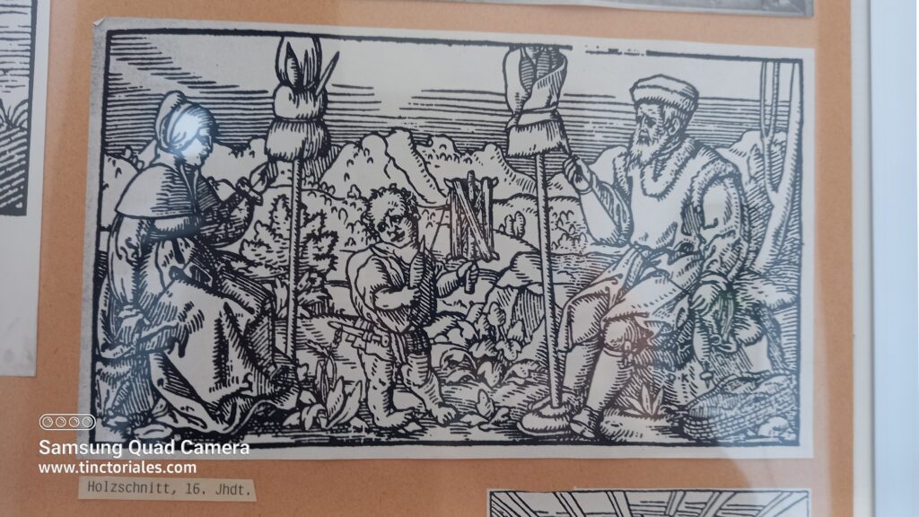 Gravure du XVIème siècle, le mari et la femme filent alors qu'un enfant préparent un écheveau