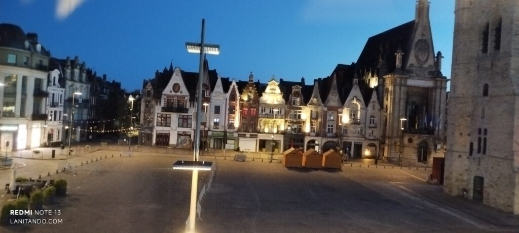 Place de Béthune, la nuit avant la présentation