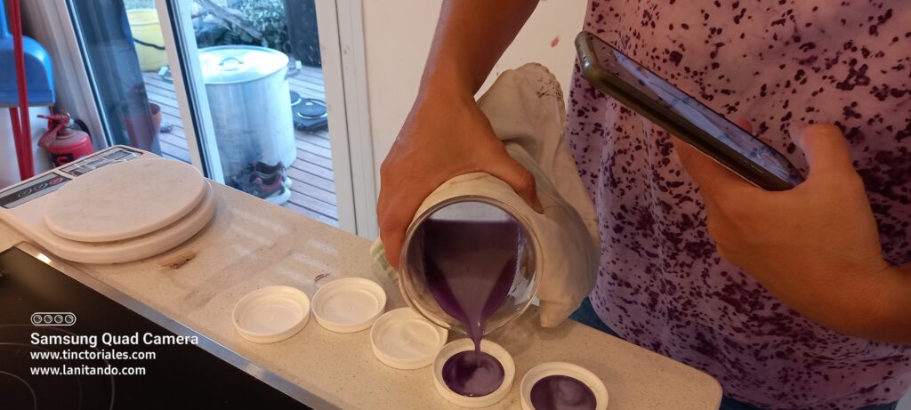 Bioplastique teint naturellement