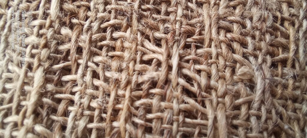 Textile en fibres de liber d'orties du Népal, mais les orties européennes sont aussi utiles