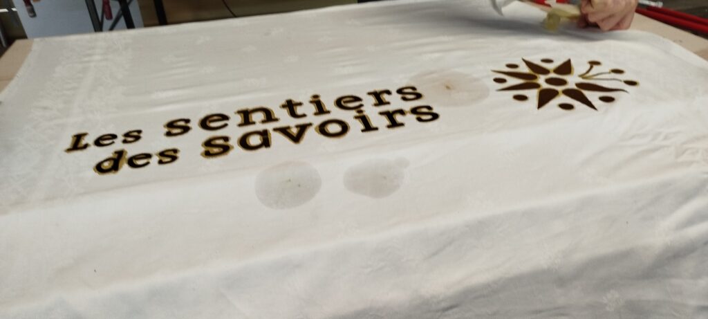 Impression d'un logo par pochoir