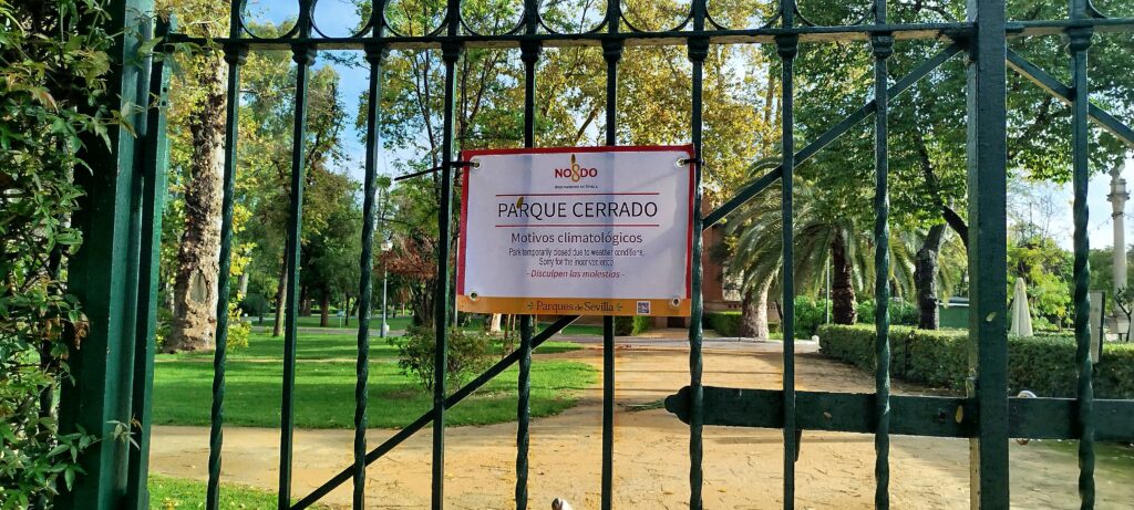 Des bourrasques et grosses pluie nocturnes ont provoqué la fermeture de ce parc et des musées situés à l'intérieur