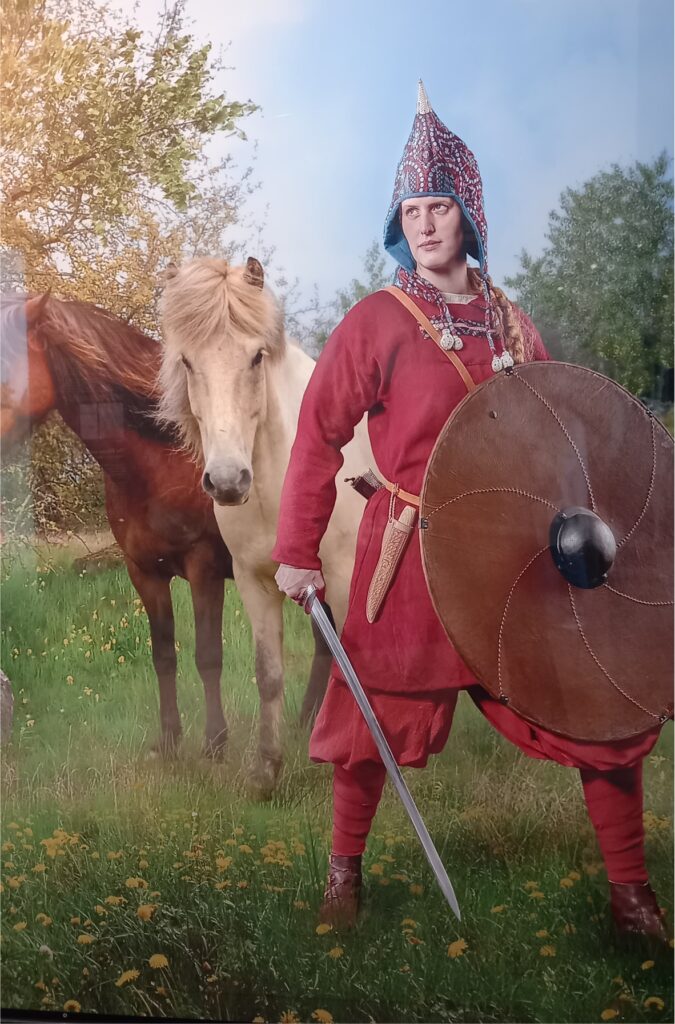 Reconstitution de l'habillement et des accessoires de la guerrière de Birka arbre